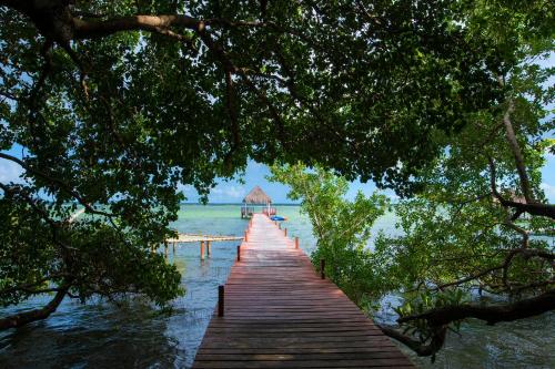 Casa Aakal Lagoon Front Bacalar